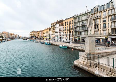 Sète, Francia - 19 ottobre 2019: Giornata trascorsa sul vivace lungomare di Sète. Foto Stock