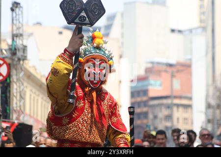 San Paolo, Brasile. 14 settembre 2024. Un attore si esibisce durante una celebrazione del Mid-Autumn Festival a San Paolo, Brasile, 14 settembre 2024. Crediti: Rahel Patrasso/Xinhua/Alamy Live News Foto Stock