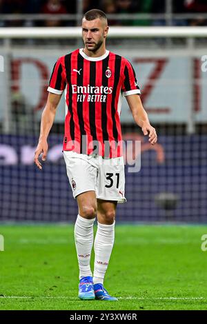 Strahinja Pavlovic, difensore serbo del Milan n. 31, durante la partita di calcio di serie A tra l'AC Milan e il Venezia allo stadio San Siro di Milano, Italia, il 15 settembre 2024 Credit: Piero Cruciatti/Alamy Live News Foto Stock