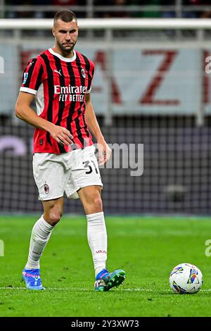 Strahinja Pavlovic, difensore serbo del Milan n. 31, durante la partita di calcio di serie A tra l'AC Milan e il Venezia allo stadio San Siro di Milano, Italia, il 15 settembre 2024 Credit: Piero Cruciatti/Alamy Live News Foto Stock