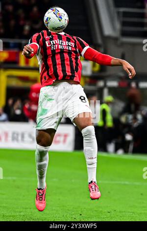 Il centrocampista inglese dell'AC Milan #08 Ruben Loftus-Cheek dirige il pallone durante la partita di calcio di serie A tra l'AC Milan e il Venezia allo stadio San Siro di Milano, Italia il 14 settembre 2024 Credit: Piero Cruciatti/Alamy Live News Foto Stock