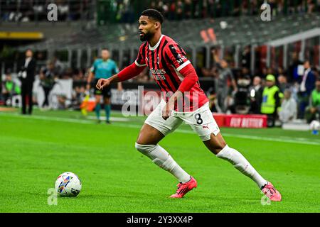 Il centrocampista inglese dell'AC Milan #08 Ruben Loftus-Cheek controlla la palla durante la partita di calcio di serie A tra l'AC Milan e il Venezia allo stadio San Siro di Milano, Italia il 14 settembre 2024 Credit: Piero Cruciatti/Alamy Live News Foto Stock