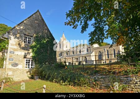 St Andrews Church nel villaggio di Hambleton su una penisola su Rutland Water, il più grande bacino idrico d'Inghilterra. Foto Stock