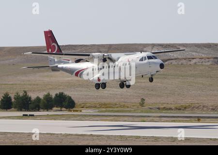 ESKISEHIR, TURKIYE - 17 SETTEMBRE 2023: Turkish Air Force CASA CN-235M-100 (C-117) esposto al Sivrihisar SHG Airshow Foto Stock