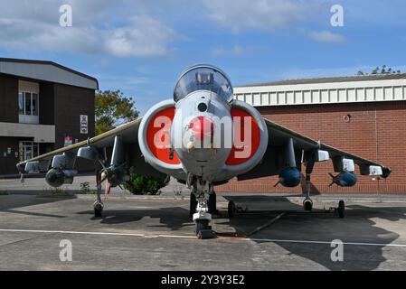 British Aerospace Harrier GR9 in mostra alla HMS Sultan, una base di addestramento ingegneristico per la Royal Navy. Settembre 2024. Foto Stock