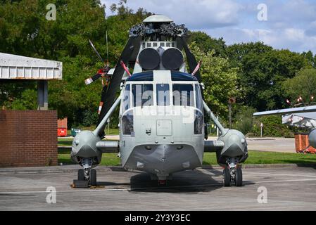 Gosport, Inghilterra. 14 settembre 2024. Royal Navy Sikorsky SH-3D Sea King XV370 in mostra alla HMS Sultan. Settembre 2024. Foto Stock