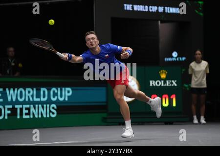 Jiri Lehecka della Repubblica Ceca in azione durante la Coppa Davis 2024, gruppo B, partita di tennis giocata tra Repubblica Ceca e Francia al Fuente de San Luis il 14 settembre 2024 a Valencia, Spagna. Foto Alvaro Diaz / SpainDPPI / DPPI Foto Stock