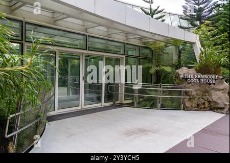 L'ingresso principale del visitatore alla Sembcorp Cool House. La Sembcorp Industries è un'azienda asiatica leader nel settore delle energie rinnovabili e a basse emissioni di carbonio. E' grande Foto Stock