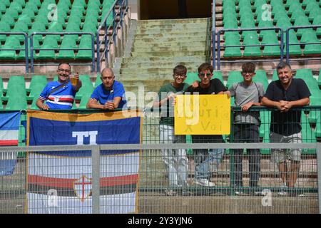 Tifosi della Sampdoria a Cosenza durante Cosenza calcio vs UC Sampdoria, partita italiana di serie B a Cosenza, in Italia, 15 settembre 2024 Foto Stock