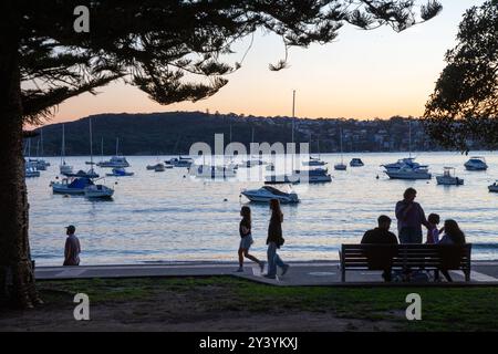 East Manly Cove Beach la sera al tramonto. Foto Stock