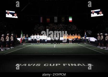 Schieramento durante le finali di Coppa Davis 2024 incontro di gruppo A tra Matteo Berrettini (Italia) e Botic van de Zandschulp (Paesi Bassi) all'Unipol Arena di Bologna, Italia - 15 settembre 2024. Sport - Tennis. (Foto di massimo Paolone/LaPresse) Foto Stock