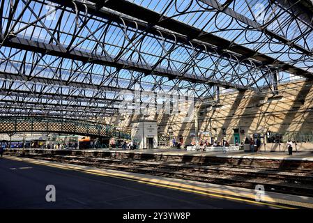 Il tetto del trenino alla stazione Carlisle Citadel (ristrutturata nel 2015). Foto Stock