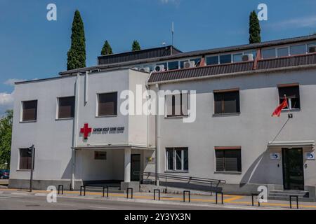 Podgorica, Montenegro, 5 agosto 2024. Edificio della Croce Rossa, 6 Jovana Tomasevisa Boulevard. Foto Stock