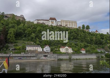 Vista della veste Oberhaus, di fronte al Danubio, Passavia, bassa Baviera, Baviera, Germania, Europa Foto Stock