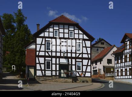 Edifici storici nel villaggio di Grosskochberg, Turingia, Germania, Europa Foto Stock