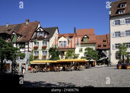 Piazza del mercato nella città alta, case a graticcio, zona pedonale, turisti, Meersburg sul Lago di Costanza, Baden-Wuerttemberg, Germania, Europa Foto Stock