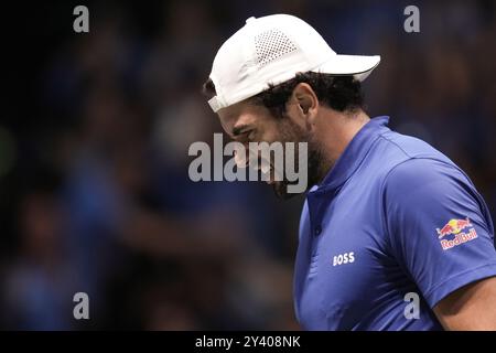 Matteo Berrettini celebra durante le finali di Coppa Davis 2024 la partita di gruppo A tra Matteo Berrettini (Italia) e Botic van de Zandschulp (Paesi Bassi) all'Unipol Arena di Bologna, Italia - 15 settembre 2024. Sport - Tennis. (Foto di massimo Paolone/LaPresse) Foto Stock