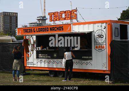 LONDRA, REGNO UNITO. 15 settembre 2024. Bancarelle di cibo di strada del Festival al Jazz Cafe Festival al Burgess Park, (foto di 李世惠/SEE li/Picture Capital) credito: Vedi li/Picture Capital/Alamy Live News Foto Stock