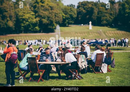 Chantilly, Francia. 15 settembre 2024. Ambiente durante la settima edizione della Chantilly Arts & Elegance - Richard mille al Domaine du Château de Chantilly, dal 13 al 15 settembre 2024, a Chantilly, Francia - foto Damien Saulnier/DPPI Credit: DPPI Media/Alamy Live News Foto Stock