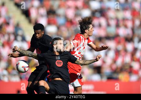 GIRONA FC vs FC BARCELONA Montilivi Municipal Stadium. Girona. 15,2024 settembre GIRONA FC-FC BARCELONA 15,2024 settembre Alejandro Balde 3 del FC Barcelona lasciato , Ãnigo Martinez 5 del FC Barcelona e Bryan 20 del Girona FC durante la partita tra Girona FC e FC Barcelona corrispondente alla trenta giornata di la Liga EA Sports al Montilivi Municipal Stadium di Girona, Spagna. Girona ESP Copyright: XS.xRosx Foto Stock