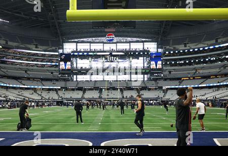 Irving, Stati Uniti. 15 settembre 2024. Interno dell'AT&T Stadium prima dell'inizio di una gara della National Football League domenica 15 settembre 2024 a Irving, Texas. (Foto di Peter G. Forest/Sipa USA) credito: SIPA USA/Alamy Live News Foto Stock