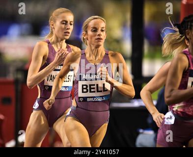 Georgia Bell della Gran Bretagna gareggia nei 1500 m femminili alle finali di atletica Memorial Van Damme Diamond League al King Baudouin Stadium di Foto Stock