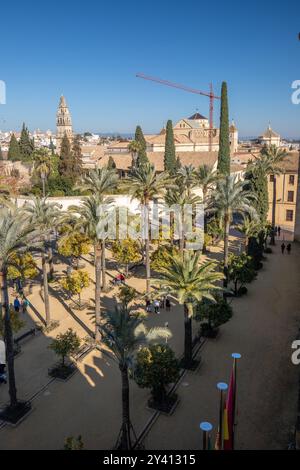 Campanile visto da Alcázar de los Reyes Cristianos a Cordoba, Spagna Foto Stock