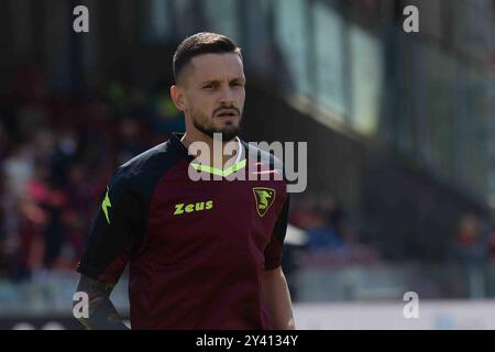 Salerno, Italia, 15 settembre ,2024 Petar Stojanovic di US Salernitana 1939 durante il calcio BKT tra US Salernitana 1919 vs AC Pisa calcio :Agostino Gemito/ Alamy Live News Foto Stock