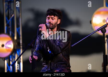 Acciaroli, Italia. 14 settembre 2024. Aimone Romizi si esibisce dal vivo al Viviamcilento 2024. (Foto di Andrea Gulí/SOPA Images/Sipa USA) credito: SIPA USA/Alamy Live News Foto Stock