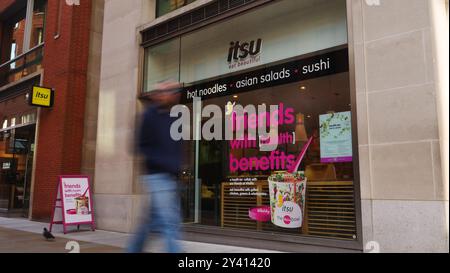 Il negozio Itsu a Paternoster Square, Londra, vicino alla cattedrale di St Paul Foto Stock