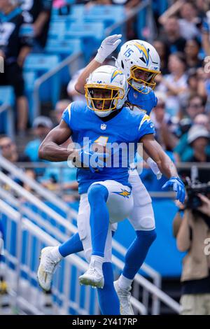 Charlotte, North Carolina, Stati Uniti. 15 settembre 2024. Il wide receiver dei Los Angeles Chargers Quentin Johnston (1) festeggia con il wide receiver Ladd McConkey (15) dopo un touchdown nel primo tempo contro i Carolina Panthers il match NFL a Charlotte, NC. (Scott Kinser/Cal Sport Media). Crediti: csm/Alamy Live News Foto Stock