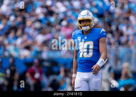 Charlotte, North Carolina, Stati Uniti. 15 settembre 2024. Il quarterback dei Los Angeles Chargers Justin Herbert (10) durante il primo tempo contro i Carolina Panthers nel match NFL a Charlotte, NC. (Scott Kinser/Cal Sport Media). Crediti: csm/Alamy Live News Foto Stock