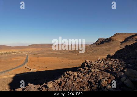 La provincia di Ouarzazate al confine con il deserto è ricca di testimonianze storiche e paesaggi incantevoli berberi Marocco, Nord Africa Foto Stock