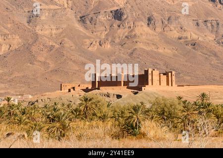 La provincia di Ouarzazate al confine con il deserto è ricca di testimonianze storiche e paesaggi incantevoli berberi Marocco, Nord Africa Foto Stock