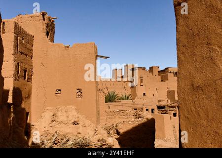 La provincia di Ouarzazate al confine con il deserto è ricca di testimonianze storiche e paesaggi incantevoli berberi Marocco, Nord Africa Foto Stock