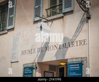 09 15 2024 - Parigi, Francia. Ingresso al Musee de Montmartre, un complesso museale a Parigi, Francia. Foto Stock