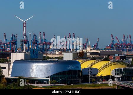 AMBURGO, GERMANIA - 12 AGOSTO 2024: Teatro del porto di Amburgo e teatro dell'Elba Foto Stock