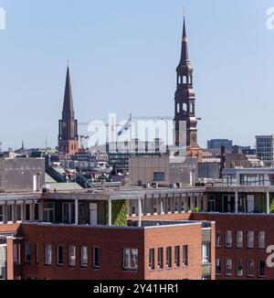AMBURGO, GERMANIA - 12 AGOSTO 2024: Vista su Amburgo da Elbphilharmonie Foto Stock