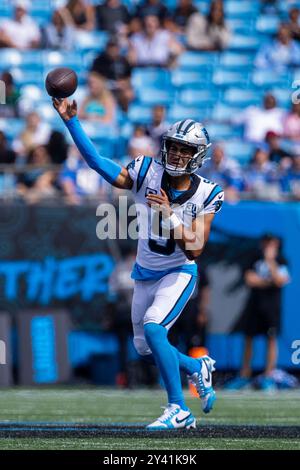 Charlotte, North Carolina, Stati Uniti. 15 settembre 2024. Il quarterback dei Carolina Panthers Bryce Young (9) lanciò contro i Los Angeles Chargers durante il secondo tempo della partita NFL a Charlotte, NC. (Scott Kinser/Cal Sport Media). Crediti: csm/Alamy Live News Foto Stock