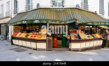 Parigi, Francia, Greengrocery in strada a Parigi, solo editoriale. Foto Stock