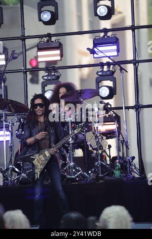 New York, Stati Uniti. 12 settembre 2024. New York, USA, 12 settembre 2024: Lenny Kravitz si esibisce al "Today Show" il 12 settembre 2024 a New York. Foto: Giada Papini Rampelotto/EuropaNewswire. (Credit Image: © Luiz Rampelotto/ZUMA Press Wire) SOLO PER USO EDITORIALE! Non per USO commerciale! Foto Stock