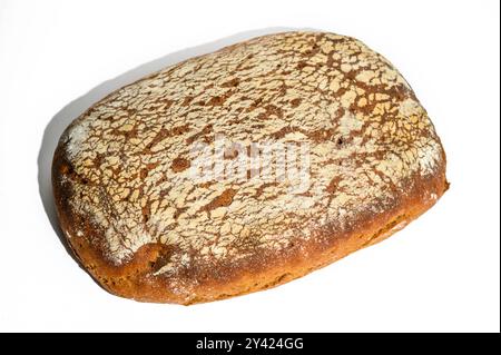 Pane fatto a mano su sfondo bianco. Disposizione piatta, vista dall'alto, Foto Stock