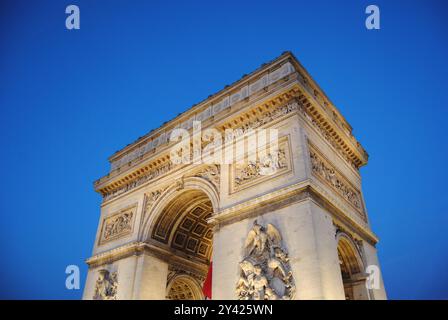 Parigi, Francia - 14 settembre 2024: L'Arco di Trionfo durante la Parata dei campioni di Parigi 2024 che celebra i vincitori delle medaglie olimpiche e paralimpiche. Foto Stock