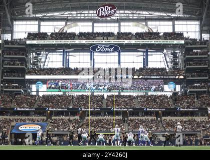 Irving, Stati Uniti. 15 settembre 2024. L'attacco dei Dallas Cowboys si schierò durante una gara della National Football League all'AT&T Stadium domenica 15 settembre 2024 a Irving, Texas. (Foto di Peter G. Forest/Sipa USA) credito: SIPA USA/Alamy Live News Foto Stock