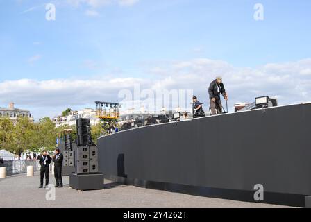 Parigi, Francia - 14 settembre 2024: Parigi 2024 Parade des Champions con cerimonia per atleti olimpici e paralimpici all'Arco di Trionfo. Foto Stock