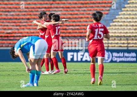 Medelin, Colombia. 15 settembre 2024. Giocatori della Corea del Nord, celebra una vittoria dopo il turno di 16 partite della Coppa del mondo femminile FIFA U-20 Colombia 2024 tra Brasile e Corea del Nord, all'Atanasio Girardot Stadium, a Medelin il 15 settembre 2024. Foto: Jose Pino/DiaEsportivo/Alamy Live News crediti: DiaEsportivo/Alamy Live News Foto Stock