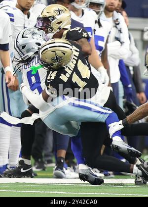 Irving, Stati Uniti. 15 settembre 2024. Il cornerback dei New Orleans Saints Will Harris (5) e il cornerback Kool-Aid McKinstry (14) affronteranno entrambi il wide receiver dei Dallas Cowboys KaVontae Turpin (9) durante una gara della National Football League all'AT&T Stadium domenica 15 settembre 2024 a Irving, Texas. (Foto di Peter G. Forest/Sipa USA) credito: SIPA USA/Alamy Live News Foto Stock