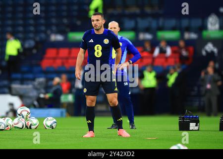 5 settembre 2024; Hampden Park, Glasgow, Scozia: Nations League Group A calcio, Scozia contro Polonia; John McGinn di Scozia durante il riscaldamento prima della partita Foto Stock