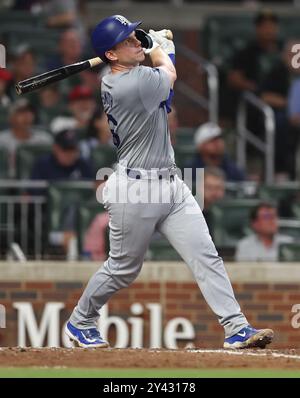 Atlanta, Stati Uniti. 15 settembre 2024. Il ricevitore dei Los Angeles Dodgers Will Smith batte un triplo nel nono inning durante la partita contro gli Atlanta Braves al Truist Park domenica 15 settembre 2024 ad Atlanta, Georgia. Foto di Mike Zarrilli/UPI credito: UPI/Alamy Live News Foto Stock