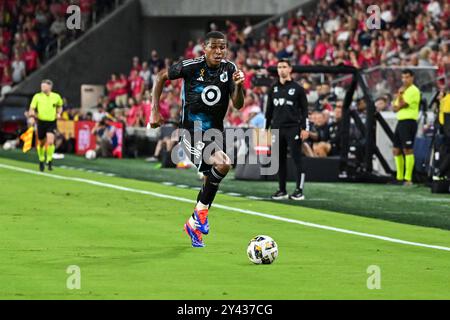 St. Louis, Missouri, Stati Uniti. 14 settembre 2024. Il difensore del Minnesota United JEFFERSON DIAZ (28) si precipita a controllare la palla contro il St. Louis St. Louis SC al Citypark di St. Louis, Missouri. (Credit Image: © Sven White/ZUMA Press Wire) SOLO PER USO EDITORIALE! Non per USO commerciale! Foto Stock